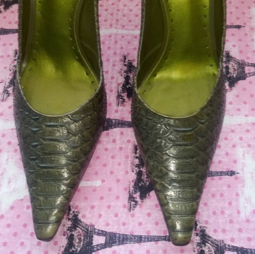 💐🎊2/$30 Beautiful gently worn BCBGirls heels🎉💐